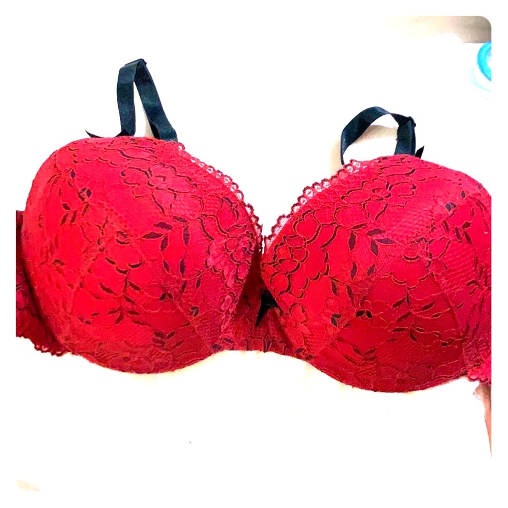 Torrid Red lace push-up bra ❤️💋